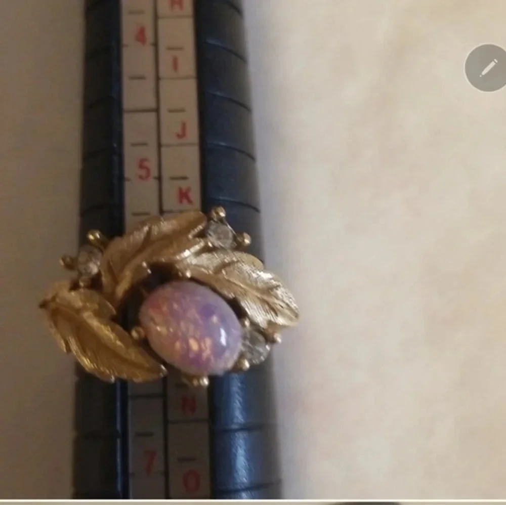 Vintage‎ Avon foiled opal.ring 6/6.5